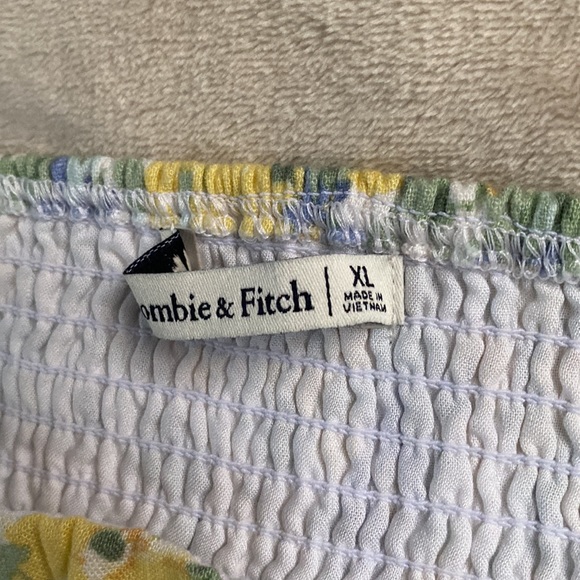 Abercrombie and Fitch Women’s Off the Shoulder/ Square Neck Top - Picture 3 of 4